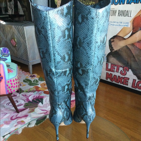 NWOT Vince Camuto Snake Embossed Leather Boots 5.5 - Picture 5 of 7
